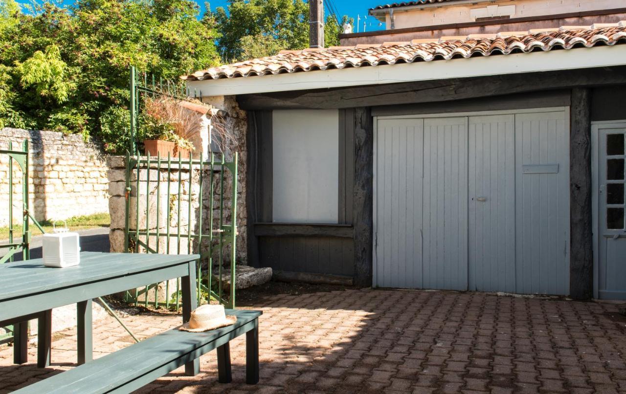 Gite Du Presbytere Port D'Envaux, Ravissante Maison De Charme Ngoại thất bức ảnh