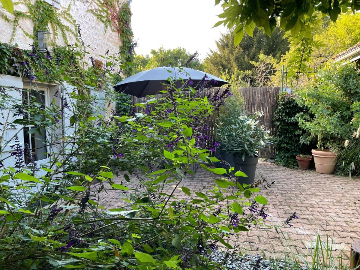 Gite Du Presbytere Port D'Envaux, Ravissante Maison De Charme Ngoại thất bức ảnh