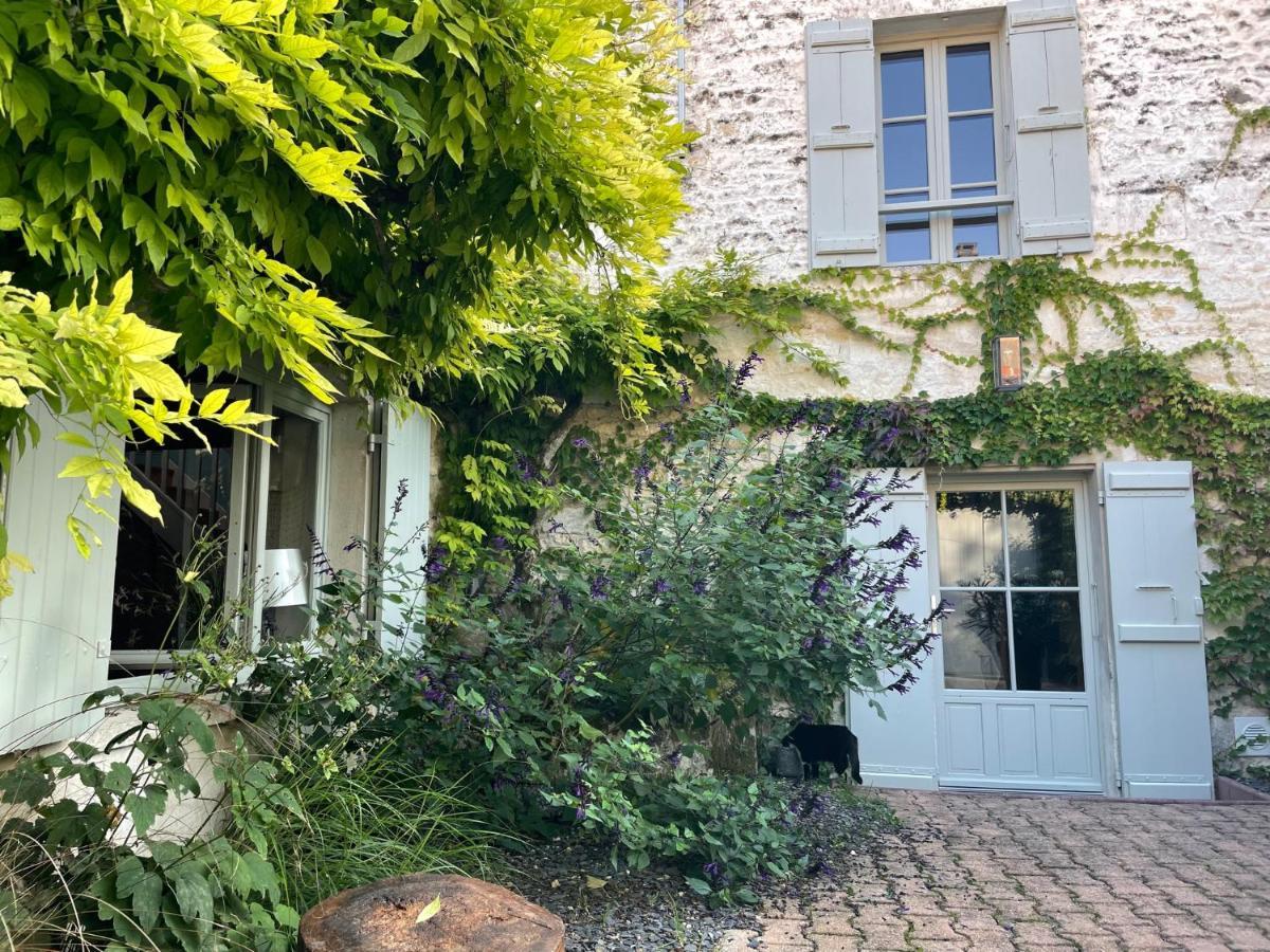 Gite Du Presbytere Port D'Envaux, Ravissante Maison De Charme Ngoại thất bức ảnh