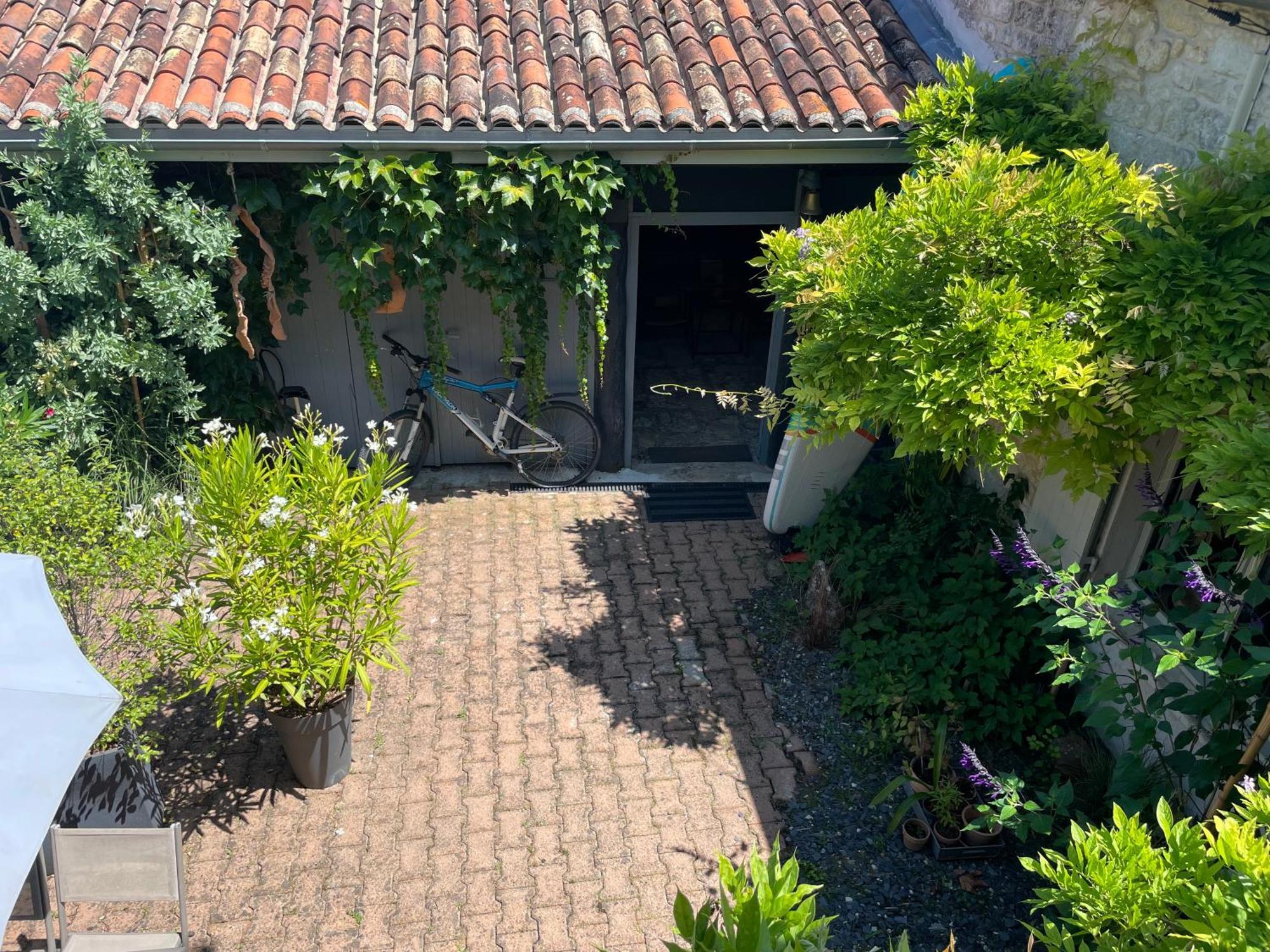 Gite Du Presbytere Port D'Envaux, Ravissante Maison De Charme Ngoại thất bức ảnh